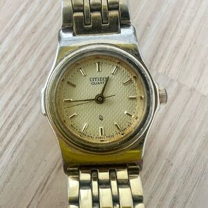 Vintage citizen quartz ladies gold tone dress watch NEW BATTERY